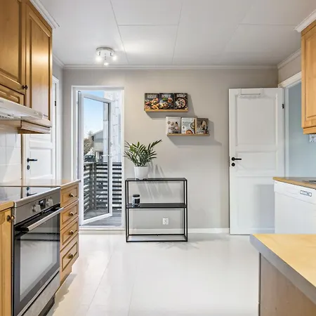 Вилла Family With 4 Bedroom, A View, Garden And Jacuzzi *